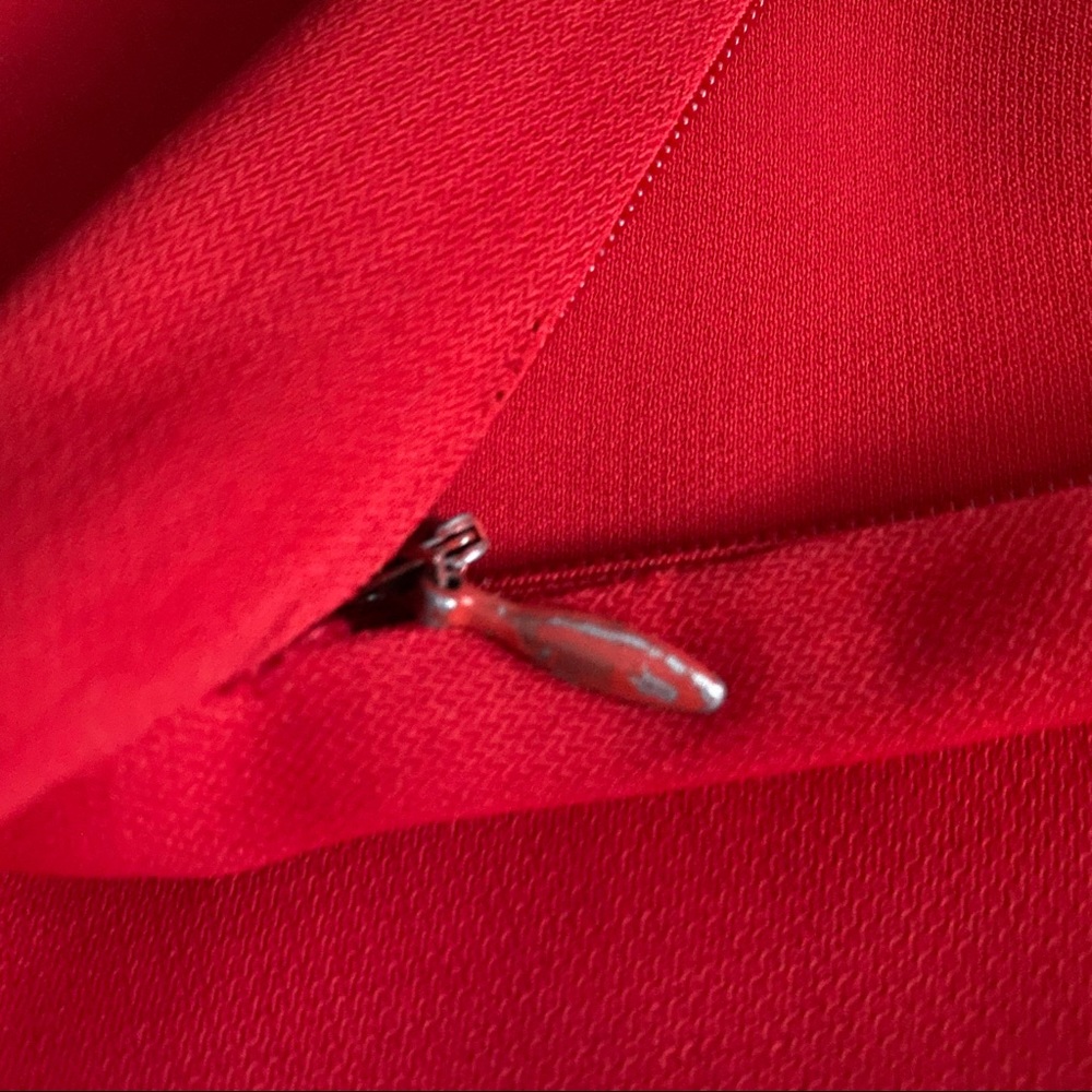 Red shorts - Picture 6 of 9